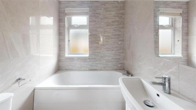 Bathroom (3).jpg