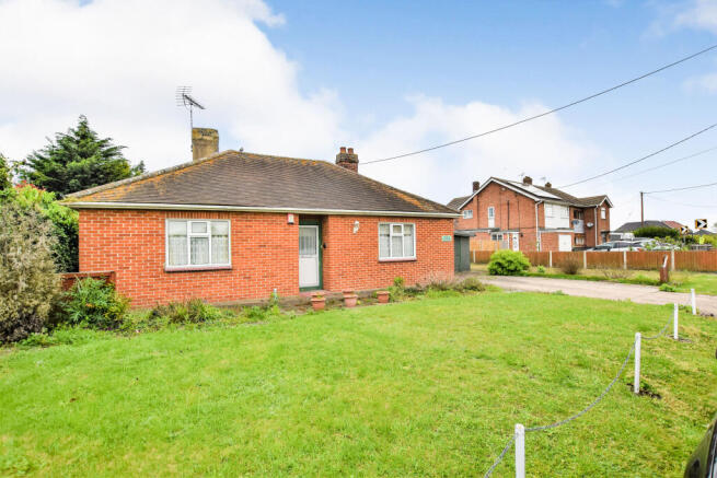 2 bedroom bungalow for sale in Heckfords Road, Great Bentley ...