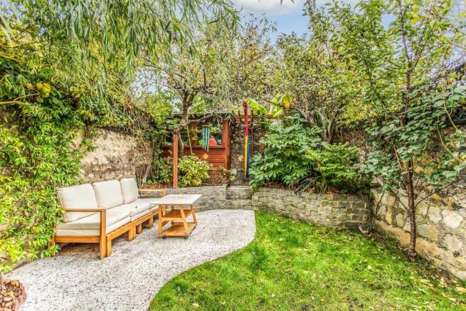 24 Lorne Road14