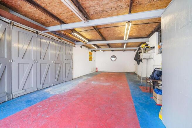 Garage 1.jpg