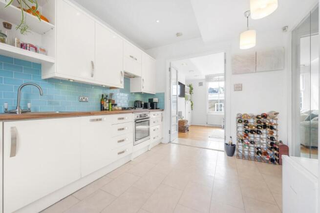 Kitchen (2).jpg