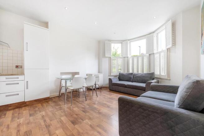 Open-plan living room/kitchen