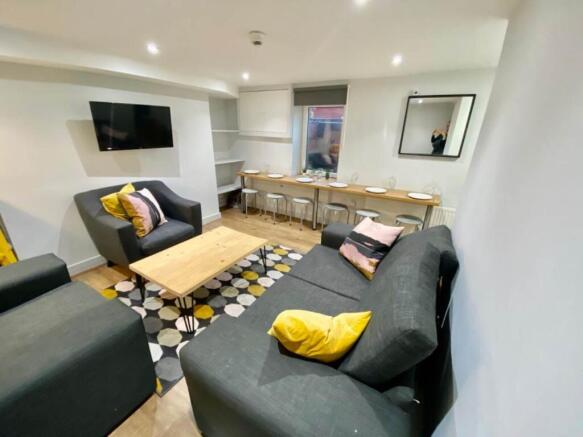 Lounge & Dining (1)