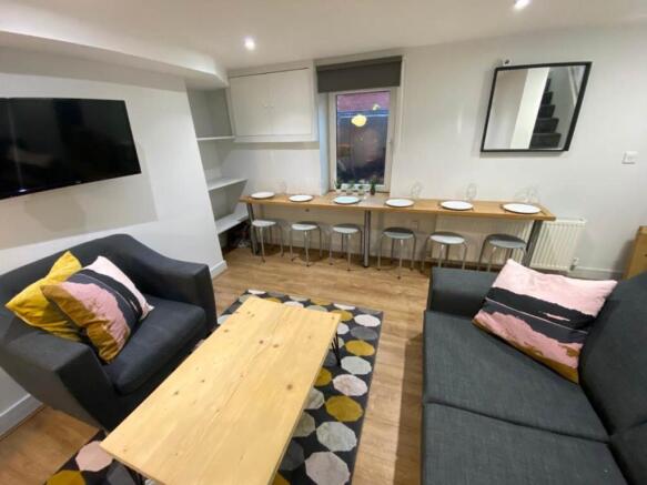 Lounge & Dining (2)