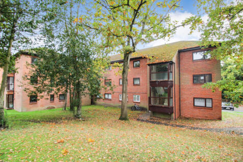 Yeovil Close, Farnborough, GU14