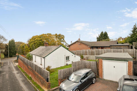 Ball & Wicket Lane,  Farnham, GU9