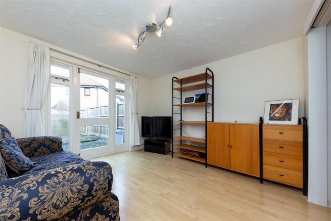 18 Horace Gay Gardens (4 of 6).jpg