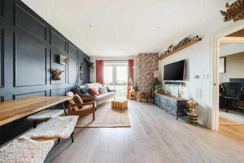 Longfield Avenue, London