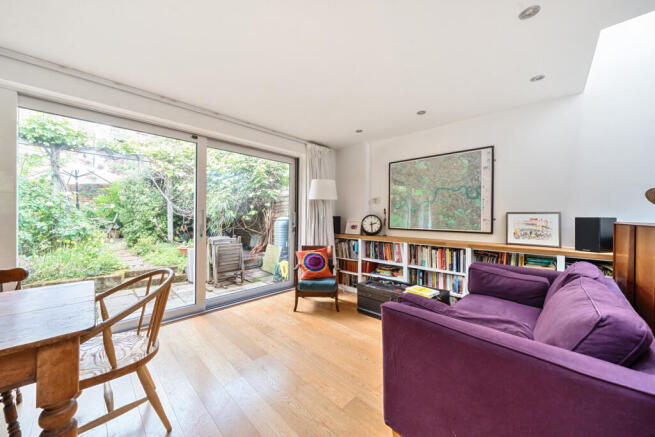 1295212-7-682ddbf...