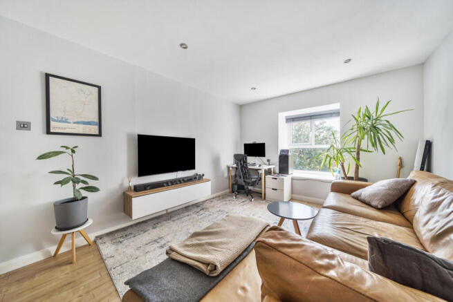 1340731-5-689f486...