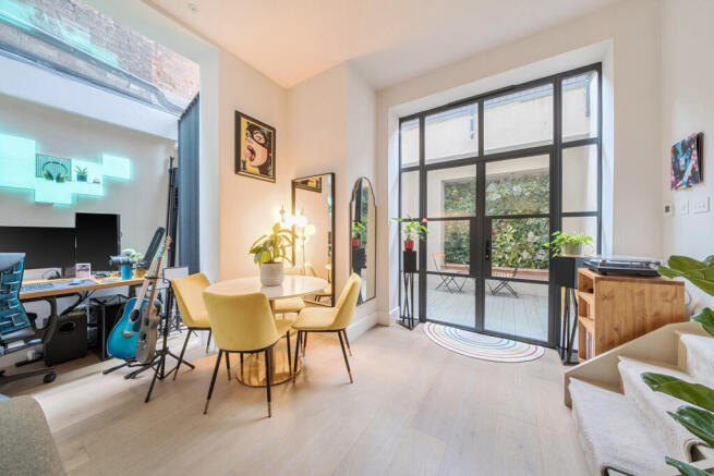 1381329-18-691495...