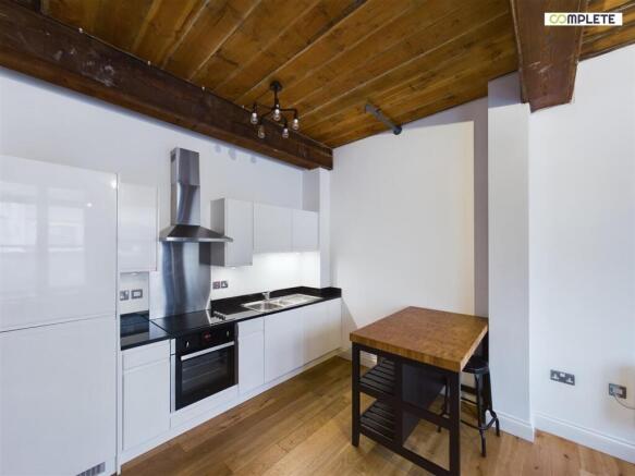 CAM01231G0-PR0063-STILL009