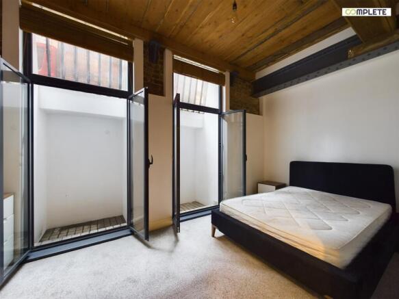 CAM01231G0-PR0063-STILL020