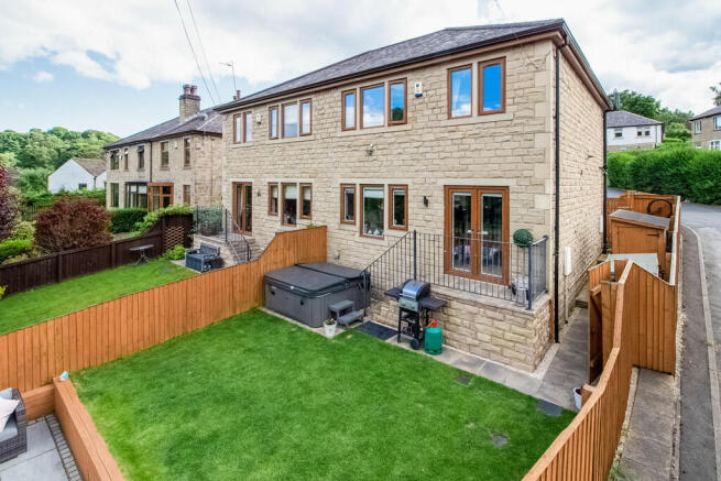 3 Bedroom Semi Detached House For Sale In The Crescent New Mill