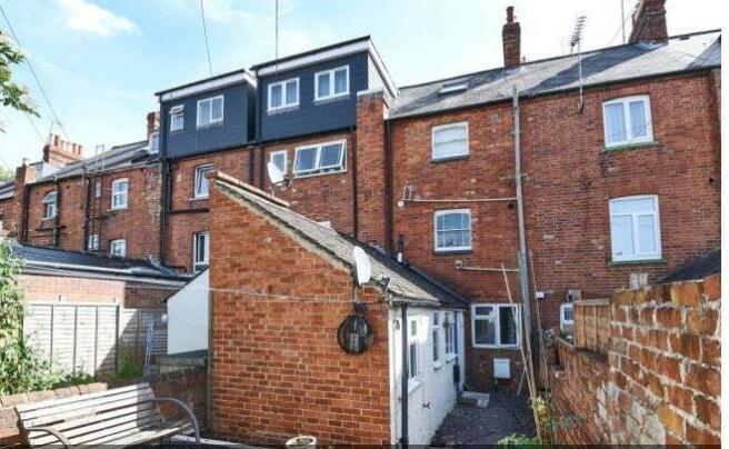 2 bedroom flat  for sale Reading