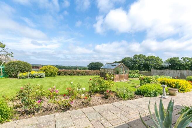4 bedroom farm house for sale in Cowbeech Road, Rushlake