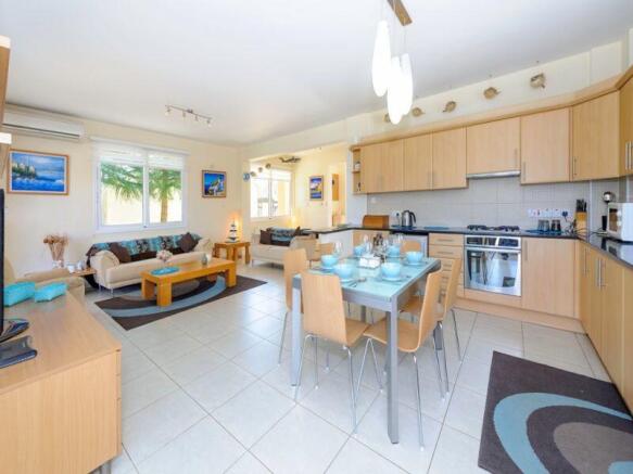 Kitchen/Living Area