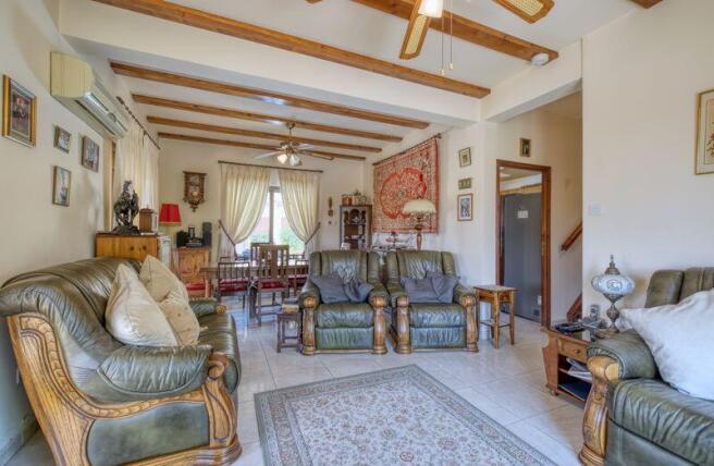 Lounge & Dining