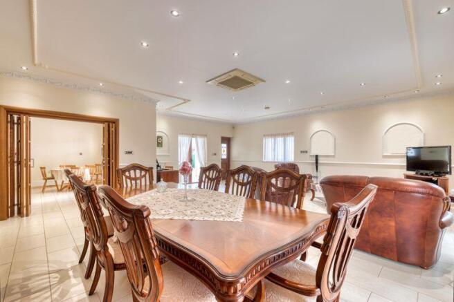 Lounge Dining