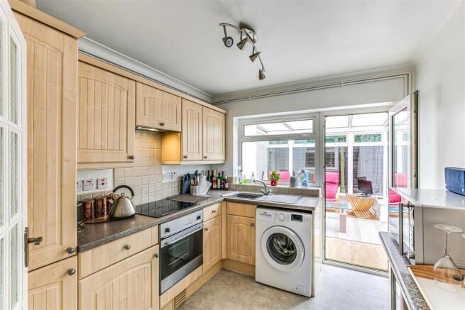 4. Kitchen.jpg