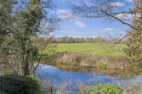 Avebury Avenue, Tonbridge