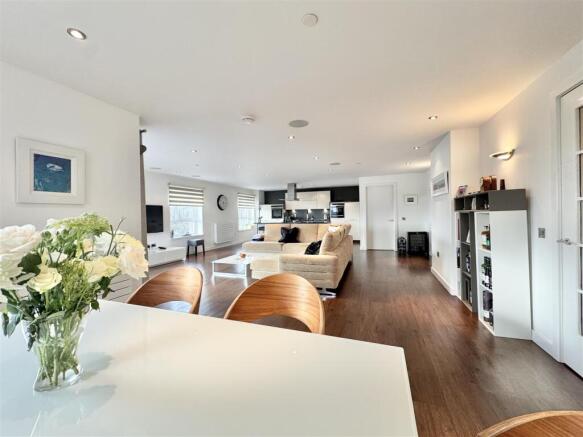 Lounge/ Dining