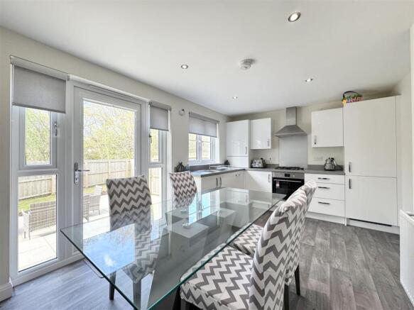 Kitchen/Dining