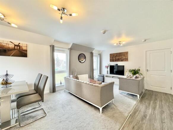 Lounge/Kitchen