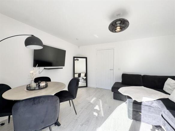 Lounge / Dining