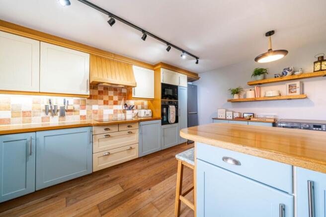 Quality kitchen/breakfast room