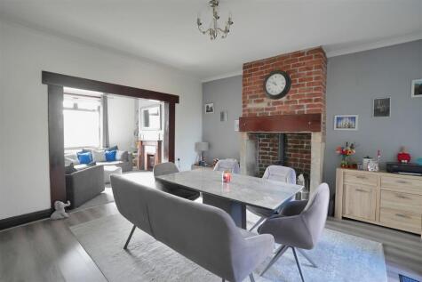 Oak Terrace, Stainland