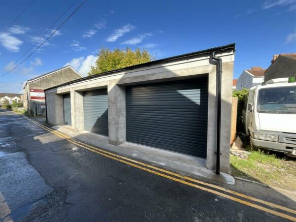 Rank of Garages @ Boulton's Lane, Downend Road, Ki