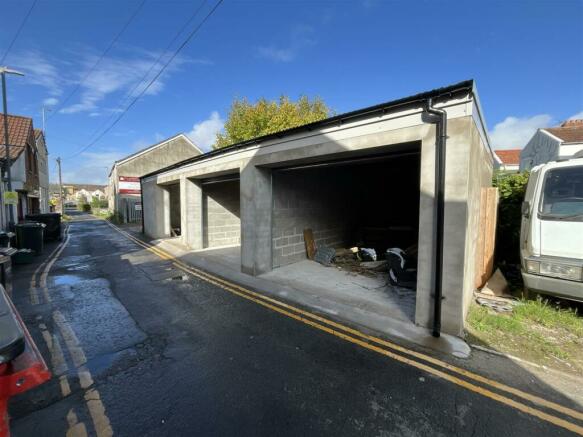 Rank of Garages @ Boulton's Lane, Downend Road, Ki