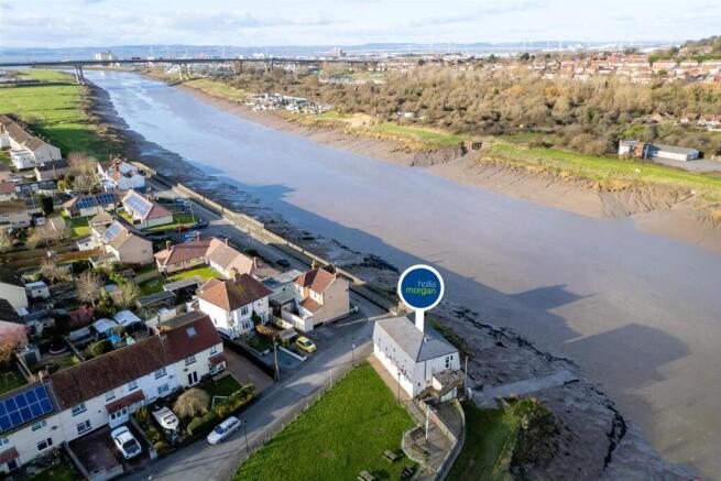 The Portishead Cruising Club, Pump Square, Pill, B