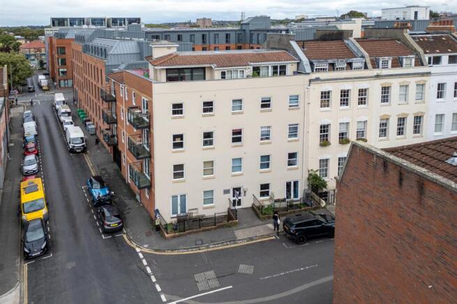 Flat 3, Balloon Court, 18 Cave Street St Pauls, Br
