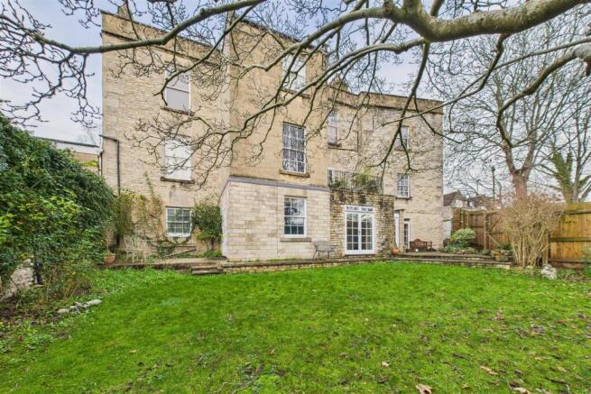 Garden Flat, 63 Newbridge Hill, Newbridge, Bath BA