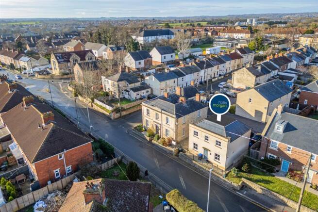 11 Black Swan Court, Trowbridge BA14 8FX & 3C Brit