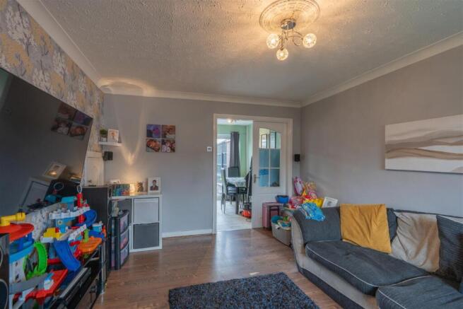 4 Lancaster Close -12.jpg