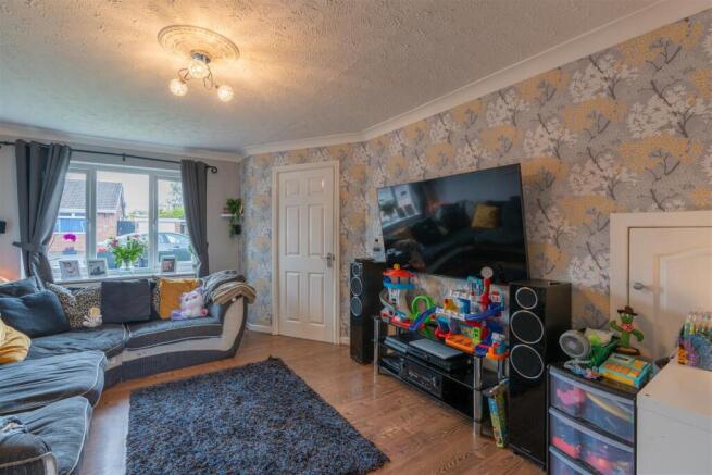 4 Lancaster Close -8.jpg