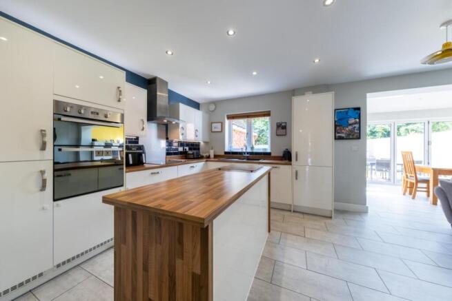 30 Thistle Close-002.jpg