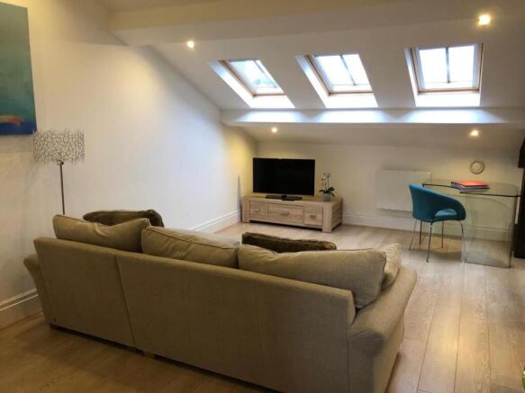 Apartment 6, 74 New Briggate - 5.JPG