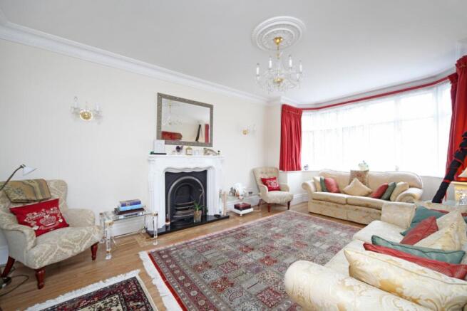 9 Dukes Avenue 12...