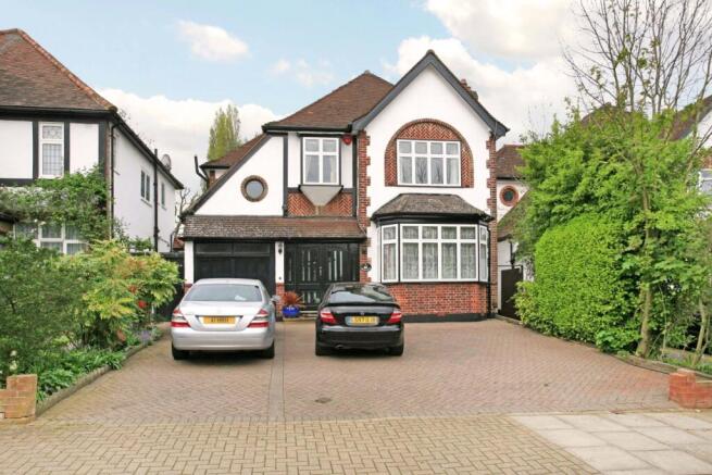 9 Dukes Avenue 12...