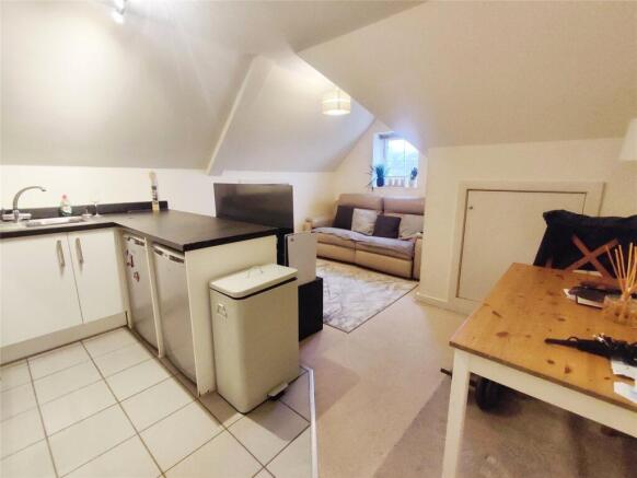 Kitchen/Lounge Area