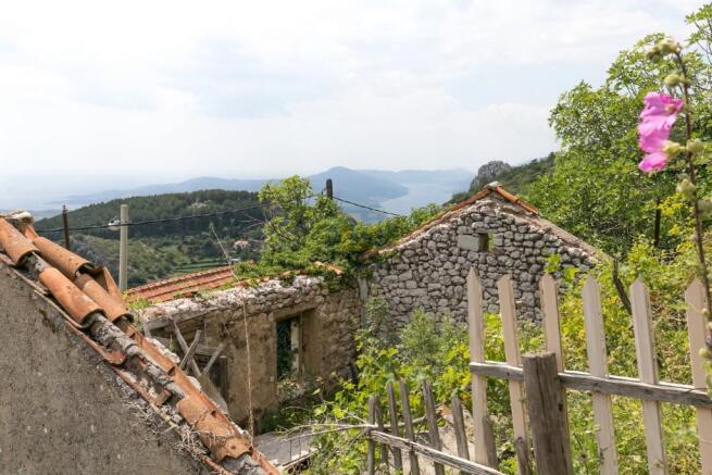 Ruin_in_Mirac