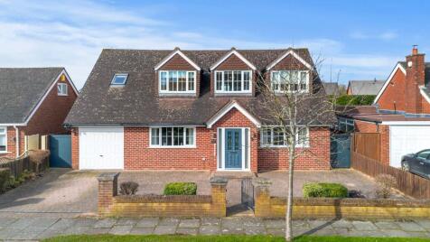 Lynwood Avenue, Lowton, WA3