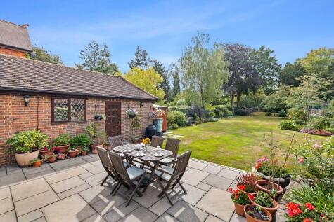 Ref: SB - Ringley Avenue, Horley, RH6 7HA