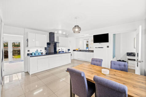 Ref: EL - Wellington Close, Pound Hill, RH10 3JN