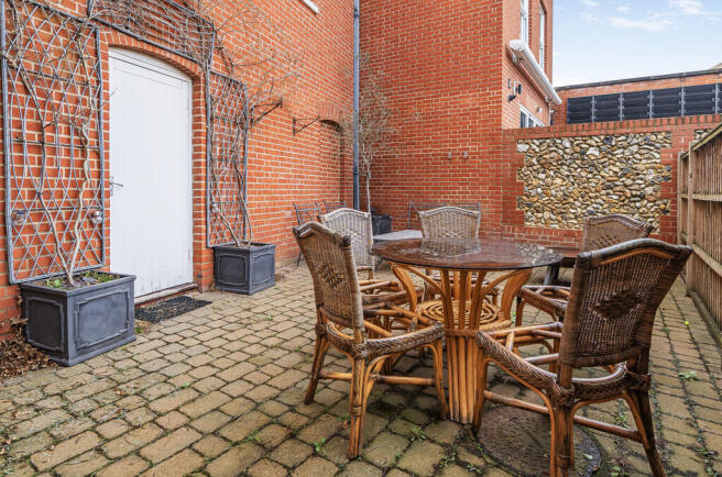 1393368-4-6967b5d...