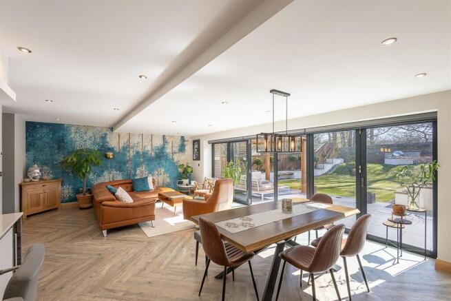 Kitchen/Diner & Living Area